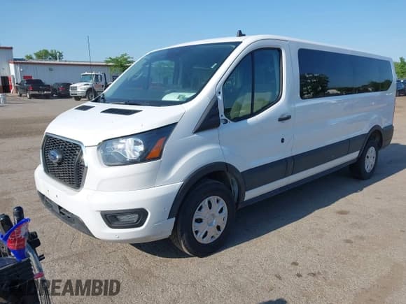 ✅ 2023 Ford Transit Passenger XL • VIN: 1FBAX2YG3PKA90941 • Лот: 42472270. Опубликован ранее на IAAI с пробегом 43 141 миль. Бесплатный доступ к архиву аукционных продаж из США и подробный отчёт об истории автомобиля на DreamBid. Изображение 2.