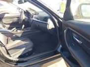 ✅ 2015 BMW 3 Series 328i xDrive • VIN: WBA3B5G57FNS17026 • Lot: 43560064. Wystawiony na IAAI z przebiegiem 65 791 mil. Bezpłatny archiwum sprzedaży aukcyjnych z USA i szczegółowy raport historii pojazdu na DreamBid. Zdjęcie 5.