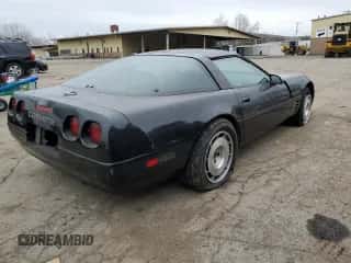 1992 Chevrolet Corvette z VIN 1G1YY23P9N5115604, wystawiony jako Copart lot #47629864 z przebiegiem Nie podano mil oraz Szkoda całkowita • Salvage title. Historia ofert i sprzedaży dostępna na DreamBid. Obrazek 3.
