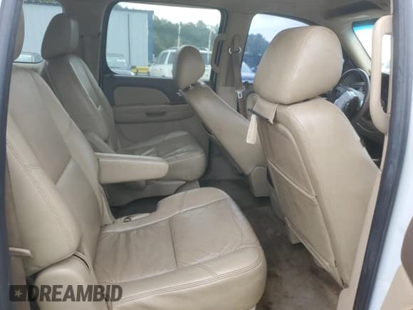 ✅ 2011 Chevrolet Suburban LTZ • VIN: 1GNSCKE05BR110584 • Lot: 78854234. Wystawiony na Copart z przebiegiem 139 890 mil. Bezpłatny archiwum sprzedaży aukcyjnych z USA i szczegółowy raport historii pojazdu na DreamBid. Zdjęcie 11.