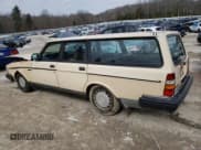 ✅ 1988 Volvo 240 DL • VIN: YV1AX8859J1788586 • Lot: 46487955. Listed on Copart with 185,682 mi. Free auction sales archive from the USA and detailed vehicle history report at DreamBid. Image 2.