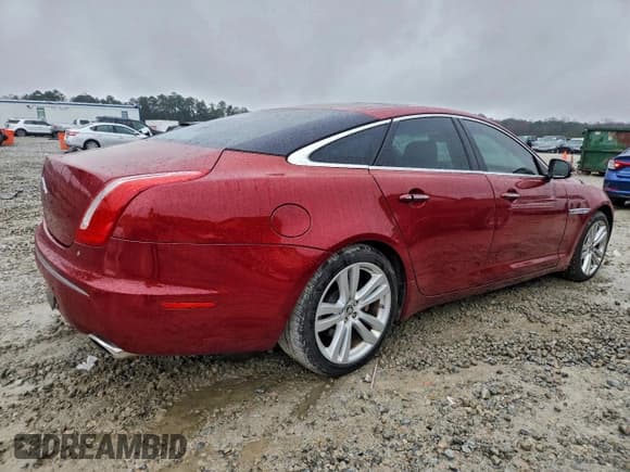 ✅ 2012 Jaguar XJ • VIN: SAJWA1CB8CLV30277 • Lot: 95190285. Wystawiony na Copart z przebiegiem 110 508 mil. Bezpłatny archiwum sprzedaży aukcyjnych z USA i szczegółowy raport historii pojazdu na DreamBid. Zdjęcie 3.