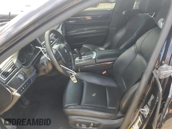 ✅ 2014 BMW 7 Series 750i xDrive • VIN: WBAYB6C59ED225179 • Lot: 72064245. Wystawiony na Copart z przebiegiem 117 561 mil. Bezpłatny archiwum sprzedaży aukcyjnych z USA i szczegółowy raport historii pojazdu na DreamBid. Zdjęcie 7.