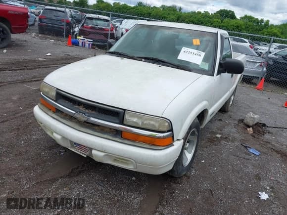✅ 2000 Chevrolet S-10 LS • VIN: 1GCCS1444Y8124683 • Лот: 42253458. Опубликован ранее на IAAI с пробегом 265 741 миль. Бесплатный доступ к архиву аукционных продаж из США и подробный отчёт об истории автомобиля на DreamBid. Изображение 2.