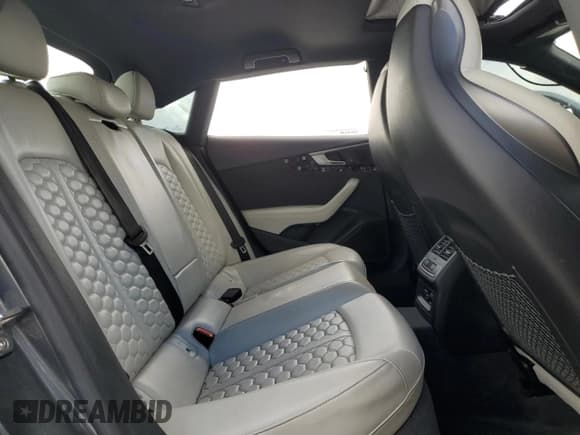 ✅ 2019 Audi RS 5 Sportback • VIN: WUABWCF55KA906835 • Лот: 85359985. Опубликован ранее на Copart с пробегом 52 543 миль. Бесплатный доступ к архиву аукционных продаж из США и подробный отчёт об истории автомобиля на DreamBid. Изображение 10.