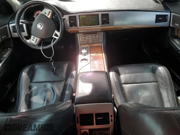 ✅ 2010 Jaguar XF Supercharged • VIN: SAJWA0HE7AMR65361 • Lot: 61667455. Wystawiony na Copart z przebiegiem 110 414 mil. Bezpłatny archiwum sprzedaży aukcyjnych z USA i szczegółowy raport historii pojazdu na DreamBid. Zdjęcie 8.