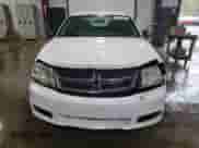 2014 Dodge Avenger SE z VIN 1C3CDZABXEN168717, wystawiony jako Copart lot #73149894 z przebiegiem 121 203 mil mil oraz Szkoda całkowita • Salvage title. Historia ofert i sprzedaży dostępna na DreamBid. Obrazek 5.