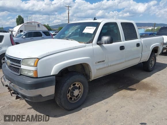 ✅ 2006 Chevrolet Silverado 2500HD LT3 • VIN: 1GCHK23G96F263885 • Лот: 42560573. Опубликован ранее на IAAI с пробегом 122 242 миль. Бесплатный доступ к архиву аукционных продаж из США и подробный отчёт об истории автомобиля на DreamBid. Изображение 17.