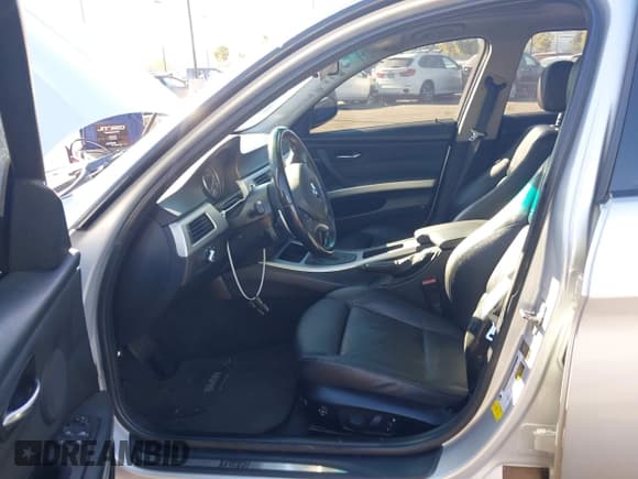 ✅ 2011 BMW 3 Series 328i • VIN: WBAPH7G54BNM56104 • Lot: 43570008. Listed on IAAI with 178,275 mi. Free auction sales archive from the USA and detailed vehicle history report at DreamBid. Image 5.