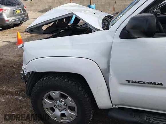 ✅ 2011 Toyota Tacoma • VIN: 3TMLU4EN6BM061642 • Lot: 81874815. Listed on Copart with 141,752 mi. Free auction sales archive from the USA and detailed vehicle history report at DreamBid. Image 13.