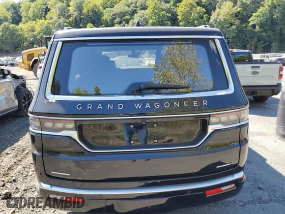 ✅ 2022 Jeep Grand Wagoneer Series III • VIN: 1C4SJVGJ8NS197836 • Лот: 71515875. Опубликован ранее на Copart с пробегом 21 727 миль. Бесплатный доступ к архиву аукционных продаж из США и подробный отчёт об истории автомобиля на DreamBid. Изображение 6.