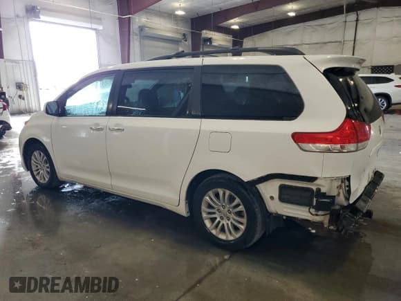 ✅ 2013 Toyota Sienna XLE • VIN: 5TDYK3DC1DS382464 • Lot: 91260375. Listed on Copart with 218,926 mi. Free auction sales archive from the USA and detailed vehicle history report at DreamBid. Image 2.