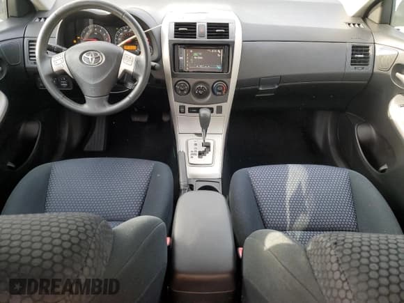 ✅ 2009 Toyota Corolla XRS • VIN: 1NXBE40E69Z004603 • Lot: 85898545. Wystawiony na Copart z przebiegiem 81 811 mil. Bezpłatny archiwum sprzedaży aukcyjnych z USA i szczegółowy raport historii pojazdu na DreamBid. Zdjęcie 8.