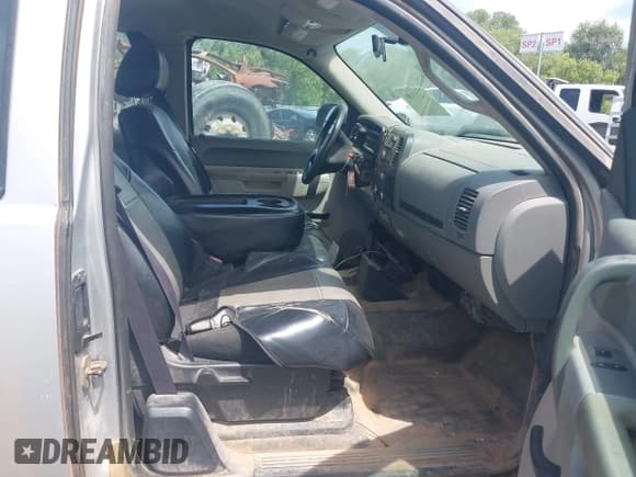 ✅ 2011 Chevrolet Silverado 2500HD • VIN: 1GB2KVCG0BZ409840 • Lot: 42944133. Wystawiony na IAAI z przebiegiem Nie podano. Bezpłatny archiwum sprzedaży aukcyjnych z USA i szczegółowy raport historii pojazdu na DreamBid. Zdjęcie 5.