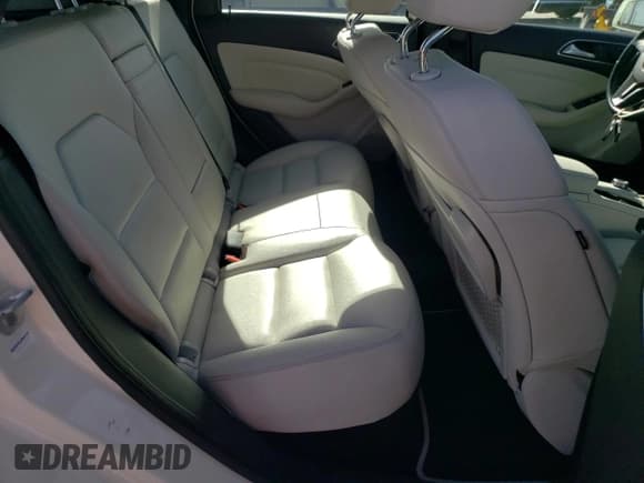 ✅ 2014 Mercedes-Benz B Electric Drive • VIN: WDDVP9AB7EJ002907 • Lot: 77015844. Wystawiony na Copart z przebiegiem 80 500 mil. Bezpłatny archiwum sprzedaży aukcyjnych z USA i szczegółowy raport historii pojazdu na DreamBid. Zdjęcie 11.