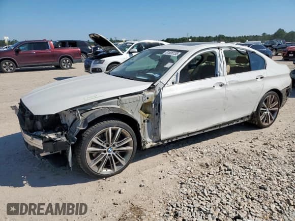 ✅ 2014 BMW 5 Series 535d • VIN: WBAXA5C57ED690939 • Lot: 81805135. Listed on Copart with 169,707 mi. Free auction sales archive from the USA and detailed vehicle history report at DreamBid. Image 1.