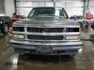 ✅ 1999 Chevrolet Suburban • VIN: 3GNFK16R8XG149091 • Lot: 71300024. Wystawiony na Copart z przebiegiem 254 044 mil. Bezpłatny archiwum sprzedaży aukcyjnych z USA i szczegółowy raport historii pojazdu na DreamBid. Zdjęcie 5.
