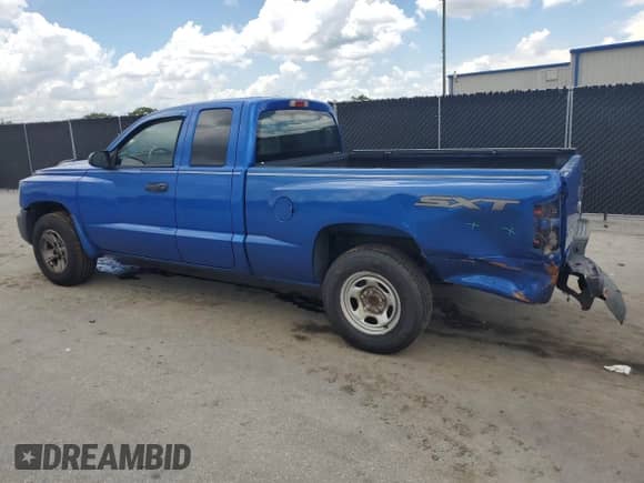 2008 Dodge Dakota SXT с VIN 1D7HE32K98S553868, выставлен на аукционе Copart как лот 61447275 с пробегом 133 549 миль миль и Списание • Salvage title. История ставок и продаж доступна на DreamBid. Изображение 2.