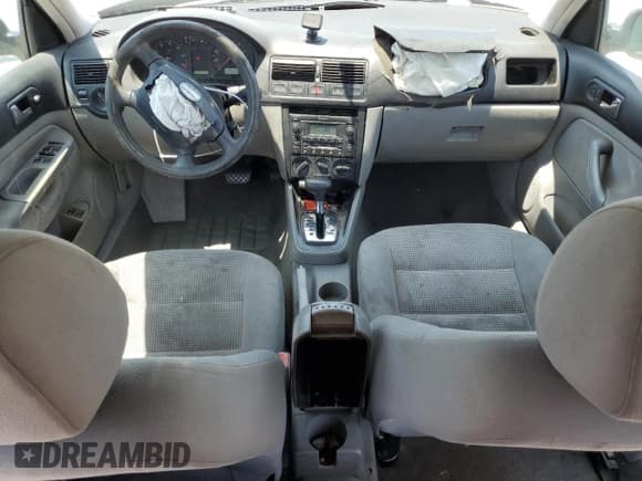 ✅ 2003 Volkswagen Golf GLS • VIN: 9BWGK61J334073949 • Lot: 64709734. Wystawiony na Copart z przebiegiem 186 113 mil. Bezpłatny archiwum sprzedaży aukcyjnych z USA i szczegółowy raport historii pojazdu na DreamBid. Zdjęcie 8.