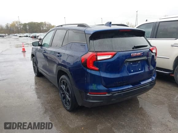 ✅ 2022 GMC Terrain SLE • VIN: 3GKALTEV6NL285903 • Lot: 43584977. Wystawiony na IAAI z przebiegiem 21 461 mil. Bezpłatny archiwum sprzedaży aukcyjnych z USA i szczegółowy raport historii pojazdu na DreamBid. Zdjęcie 3.
