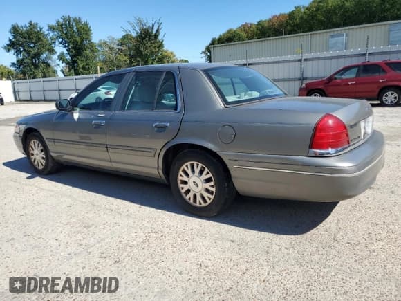✅ 2004 Ford Crown Victoria LX • VIN: 2FAFP74W34X185610 • Lot: 71364365. Listed on Copart with 129,949 mi. Free auction sales archive from the USA and detailed vehicle history report at DreamBid. Image 2.