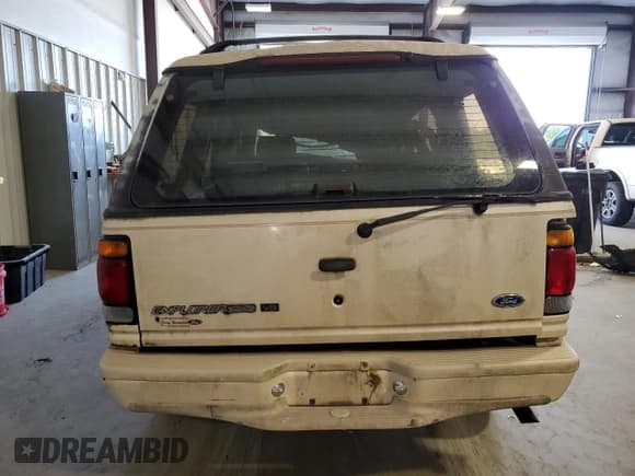 ✅ 1996 Ford Explorer XLT • VIN: 1FMDU32P0TZB87284 • Lot: 82184024. Wystawiony na Copart z przebiegiem 117 882 mil. Bezpłatny archiwum sprzedaży aukcyjnych z USA i szczegółowy raport historii pojazdu na DreamBid. Zdjęcie 6.