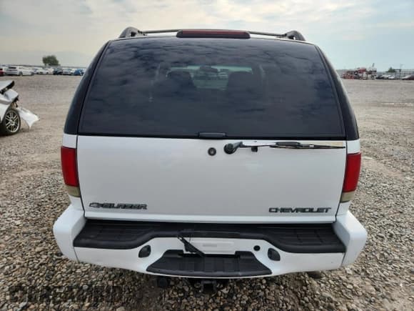 ✅ 2000 Chevrolet Blazer LS • VIN: 1GNDT13W5YK222507 • Lot: 70725905. Wystawiony na Copart z przebiegiem 151 959 mil. Bezpłatny archiwum sprzedaży aukcyjnych z USA i szczegółowy raport historii pojazdu na DreamBid. Zdjęcie 6.