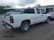 ✅ 2000 Chevrolet Silverado 1500 LS • VIN: 2GCEK19V7Y1398845 • Lot: 42609757. Wystawiony na IAAI z przebiegiem 248 417 mil mil. Skorzystaj z bezpłatnego archiwum sprzedaży aukcyjnych z USA i zobacz szczegółowy raport historii pojazdu na DreamBid. Zdjęcie 4.