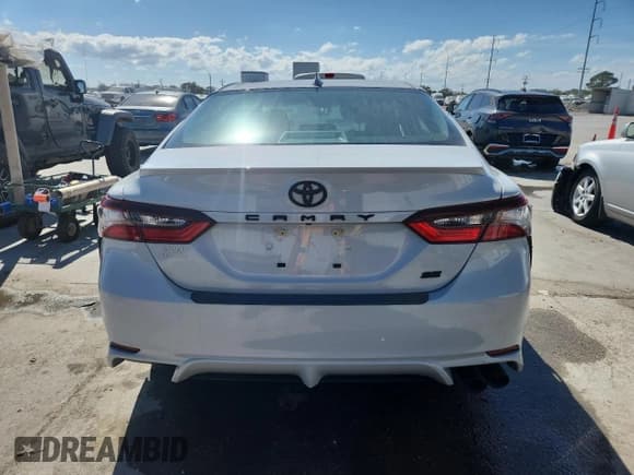 ✅ 2022 Toyota Camry SE • VIN: 4T1G11AK1NU062827 • Lot: 89730935. Wystawiony na Copart z przebiegiem 32 628 mil. Bezpłatny archiwum sprzedaży aukcyjnych z USA i szczegółowy raport historii pojazdu na DreamBid. Zdjęcie 6.