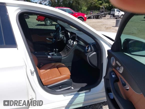 ✅ 2019 Mercedes-Benz C 43 AMG • VIN: 55SWF6EB9KU304940 • Lot: 43096578. Listed on IAAI with 50,441 mi. Free auction sales archive from the USA and detailed vehicle history report at DreamBid. Image 5.