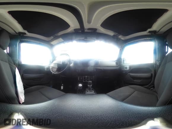 ✅ 2021 Jeep Wrangler Unlimited Willys • VIN: 1C4HJXDN7MW504854 • Lot: 42605357. Wystawiony na IAAI z przebiegiem 74 092 mil. Bezpłatny archiwum sprzedaży aukcyjnych z USA i szczegółowy raport historii pojazdu na DreamBid. Zdjęcie 18.