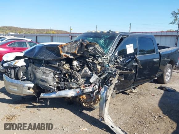 ✅ 2015 Ram 2500 SLT • VIN: 3C6UR5ML8FG682355 • Lot: 43599859. Listed on IAAI with Not provided. Free auction sales archive from the USA and detailed vehicle history report at DreamBid. Image 2.