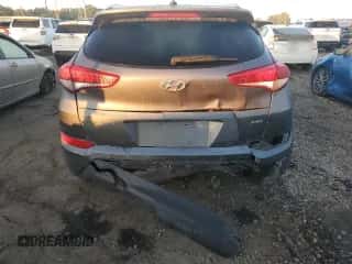 2017 Hyundai Tucson SE z VIN KM8J3CA4XHU497038, wystawiony jako Copart lot #81793615 z przebiegiem 121 402 mil mil oraz Czysty tytuł • Clean title. Historia ofert i sprzedaży dostępna na DreamBid. Obrazek 6.