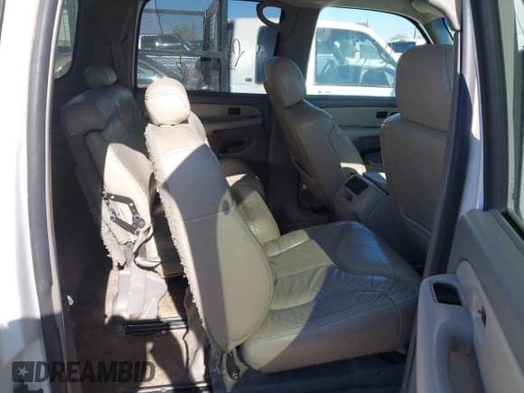 ✅ 2001 GMC Yukon XL SLT • VIN: 1GKFK16T01J232769 • Лот: 42810253. Опубликован ранее на IAAI с пробегом 231 859 миль. Бесплатный доступ к архиву аукционных продаж из США и подробный отчёт об истории автомобиля на DreamBid. Изображение 8.