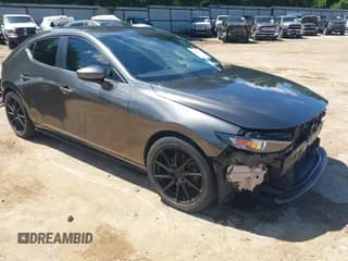 ✅ 2019 Mazda 3 Preferred • VIN: JM1BPAMM5K1143742 • Lot: 42210137. Wystawiony na IAAI z przebiegiem 149 533 mil. Bezpłatny archiwum sprzedaży aukcyjnych z USA i szczegółowy raport historii pojazdu na DreamBid. Zdjęcie 1.