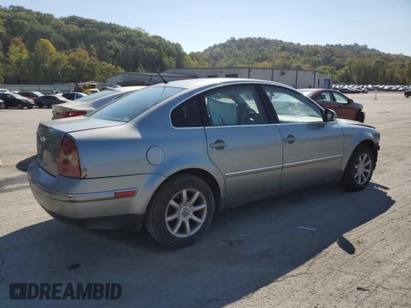 ✅ 2004 Volkswagen Passat GLS • VIN: WVWPD63B14E181489 • Lot: 81435305. Listed on Copart with 193,036 mi. Free auction sales archive from the USA and detailed vehicle history report at DreamBid. Image 3.