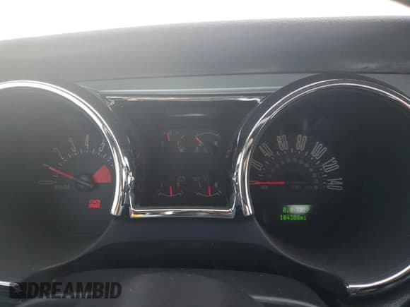 ✅ 2007 Ford Mustang GT Deluxe • VIN: 1ZVHT82H675261283 • Лот: 89476575. Опубликован ранее на Copart с пробегом 104 388 миль. Бесплатный доступ к архиву аукционных продаж из США и подробный отчёт об истории автомобиля на DreamBid. Изображение 9.