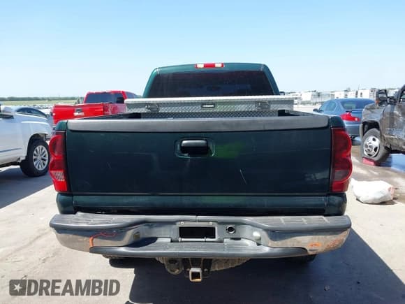 ✅ 2005 Chevrolet Silverado 2500HD LS • VIN: 1GCHK232X5F925606 • Lot: 42553752. Wystawiony na IAAI z przebiegiem 287 123 mil. Bezpłatny archiwum sprzedaży aukcyjnych z USA i szczegółowy raport historii pojazdu na DreamBid. Zdjęcie 17.