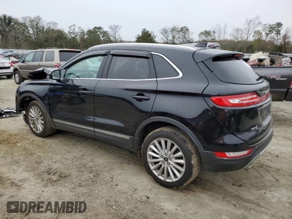 ✅ 2019 Lincoln MKC Standard • VIN: 5LMCJ1D98KUL37318 • Lot: 81398564. Wystawiony na Copart z przebiegiem 35 929 mil. Bezpłatny archiwum sprzedaży aukcyjnych z USA i szczegółowy raport historii pojazdu na DreamBid. Zdjęcie 2.