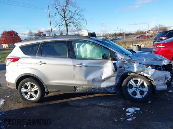 ✅ 2016 Ford Escape SE • VIN: 1FMCU9G98GUA28086 • Lot: 43667528. Listed on IAAI with 27,553 mi. Free auction sales archive from the USA and detailed vehicle history report at DreamBid. Image 13.
