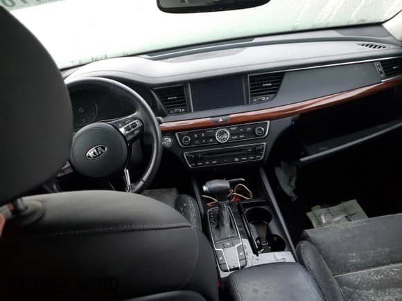 ✅ 2017 Kia Cadenza Premium • VIN: KNALC4J19H5092093 • Lot: 74177624. Wystawiony na Copart z przebiegiem Nie podano. Bezpłatny archiwum sprzedaży aukcyjnych z USA i szczegółowy raport historii pojazdu na DreamBid. Zdjęcie 8.