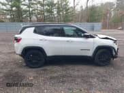✅ 2022 Jeep Compass Latitude • VIN: 3C4NJDBB5NT184919 • Lot: 41044815. Wystawiony na IAAI z przebiegiem 17 654 mil. Bezpłatny archiwum sprzedaży aukcyjnych z USA i szczegółowy raport historii pojazdu na DreamBid. Zdjęcie 13.