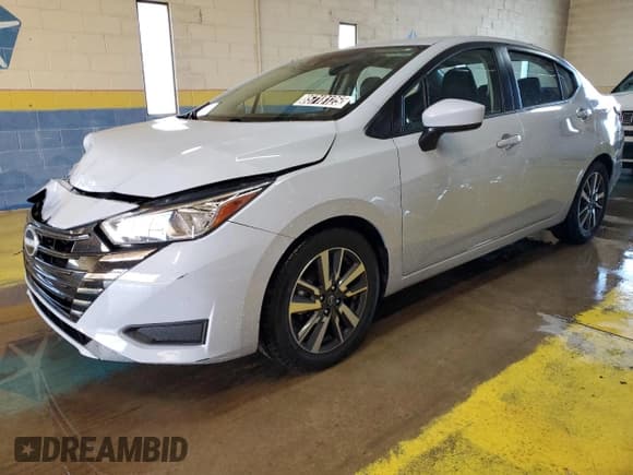 ✅ 2023 Nissan Versa SV • VIN: 3N1CN8EVXPL831779 • Лот: 85718125. Опубликован ранее на Copart с пробегом 56 696 миль. Бесплатный доступ к архиву аукционных продаж из США и подробный отчёт об истории автомобиля на DreamBid. Изображение 1.