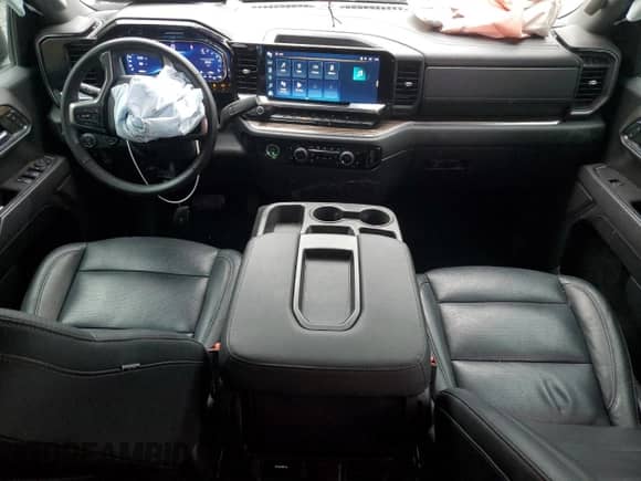 2024 Chevrolet Silverado 1500 LT z VIN 1GCPACED4RZ140148, wystawiony jako Copart lot #81128415 z przebiegiem 42 630 mil mil oraz Szkoda całkowita • Salvage title. Historia ofert i sprzedaży dostępna na DreamBid. Obrazek 8.