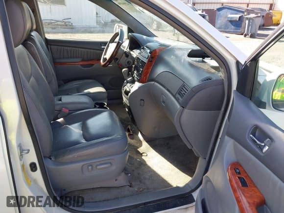 ✅ 2009 Toyota Sienna XLE • VIN: 5TDZK22C59S241910 • Lot: 43586858. Listed on IAAI with 256,537 mi. Free auction sales archive from the USA and detailed vehicle history report at DreamBid. Image 5.