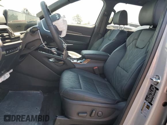 ✅ 2025 Kia Telluride EX X-Line • VIN: 5XYP3DGC7SG584973 • Lot: 68708095. Listed on Copart with 6,906 mi. Free auction sales archive from the USA and detailed vehicle history report at DreamBid. Image 7.