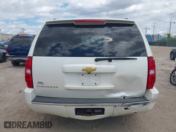 2013 Chevrolet Suburban LTZ с VIN 1GNSKKE74DR342029, выставлен на аукционе IAAI как лот 43313086 с пробегом 137 137 миль миль и . История ставок и продаж доступна на DreamBid. Изображение 16.