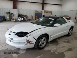 ✅ 1998 Pontiac Firebird Firebird • VIN: 2G2FS22KXW2207621 • Lot: 82717434. Wystawiony na Copart z przebiegiem 63 973 mil. Bezpłatny archiwum sprzedaży aukcyjnych z USA i szczegółowy raport historii pojazdu na DreamBid. Zdjęcie 1.
