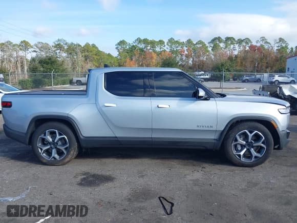 ✅ 2024 Rivian R1T Adventure • VIN: 7FCTGBAA8RN034001 • Lot: 41101359. Wystawiony na IAAI z przebiegiem 6 490 mil. Bezpłatny archiwum sprzedaży aukcyjnych z USA i szczegółowy raport historii pojazdu na DreamBid. Zdjęcie 13.