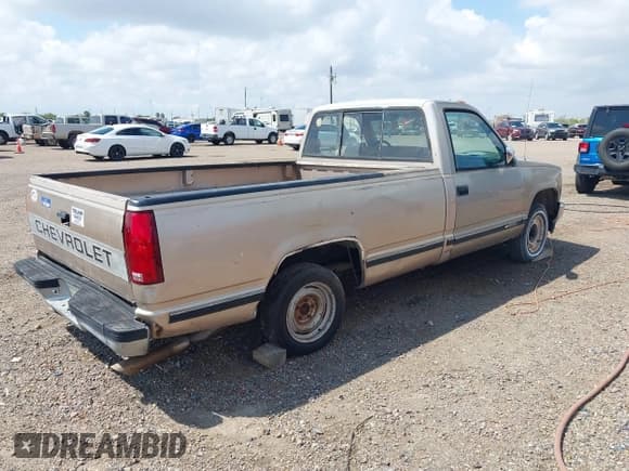 ✅ 1993 Chevrolet Silverado 1500 • VIN: 1GCDC14K2PZ222006 • Lot: 43157986. Wystawiony na IAAI z przebiegiem 286 134 mil. Bezpłatny archiwum sprzedaży aukcyjnych z USA i szczegółowy raport historii pojazdu na DreamBid. Zdjęcie 4.